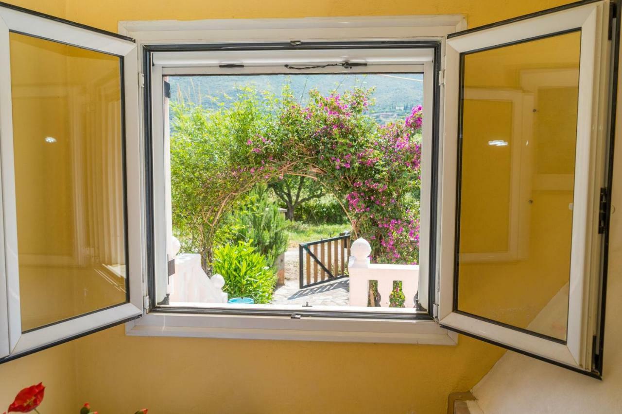 2 Bed House With Mountain View Apartment Alykes  Exterior photo