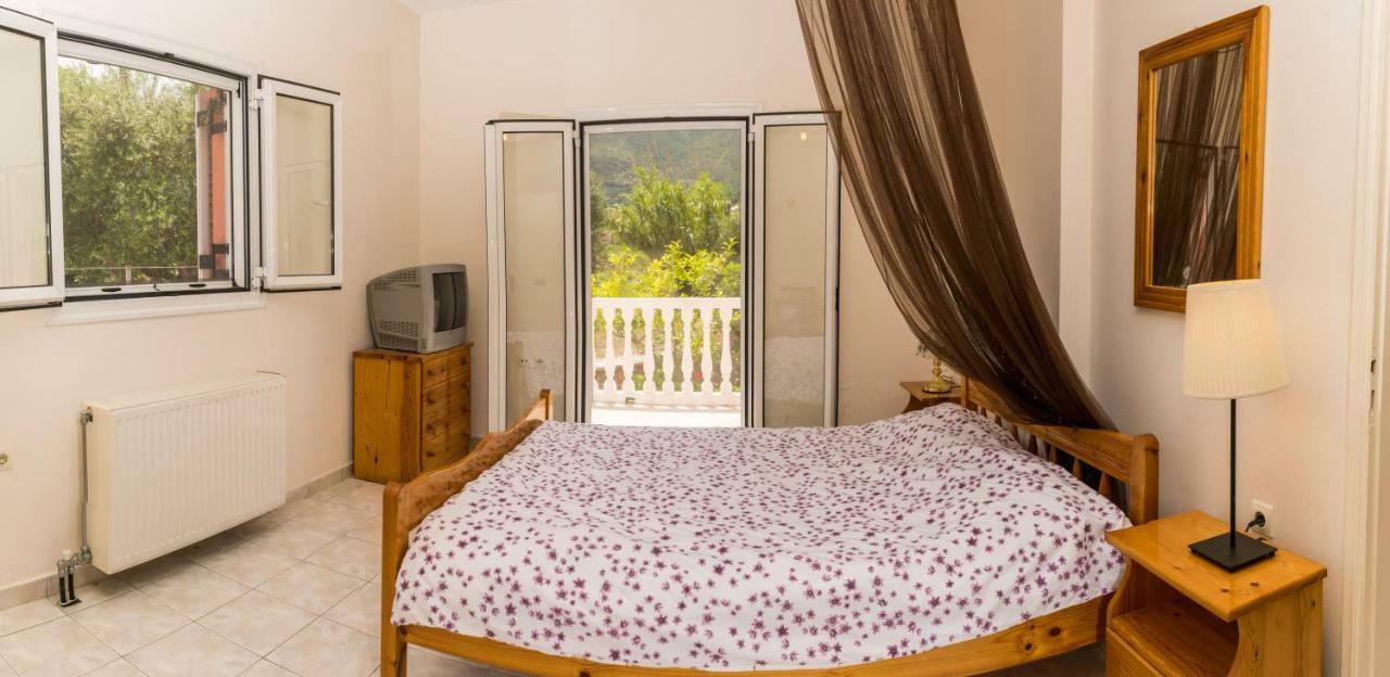 2 Bed House With Mountain View Apartment Alykes  Exterior photo
